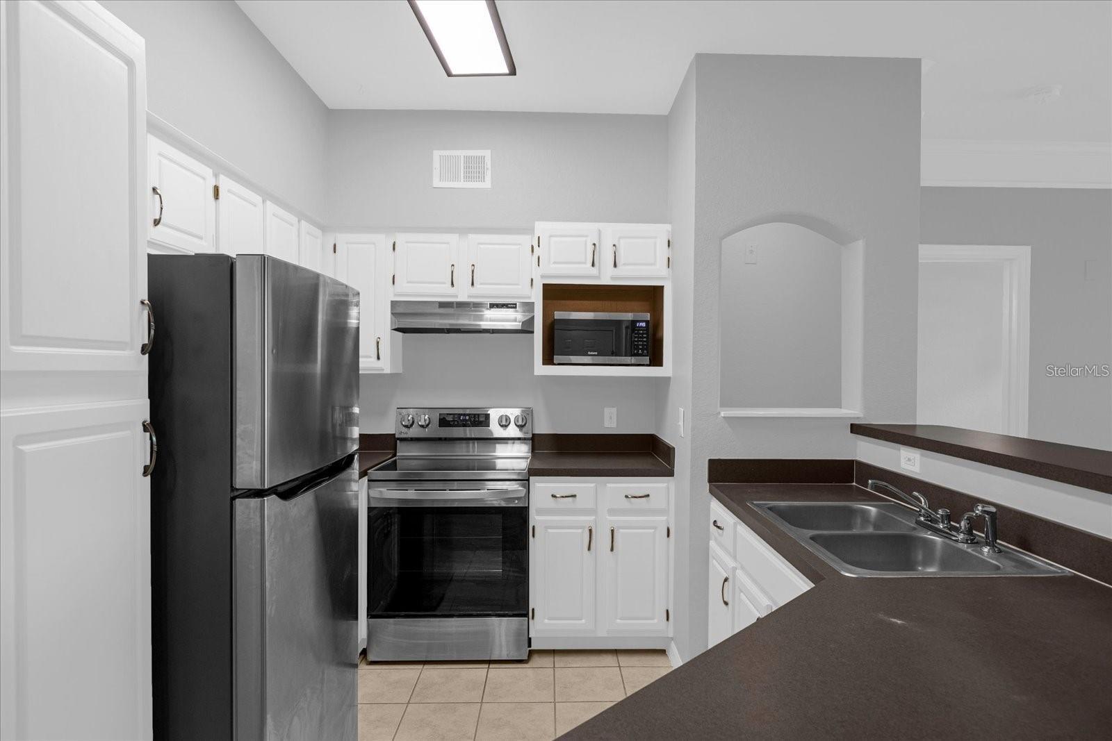 HAMPTONS/METROWEST BLDG 55 - Residential Lease