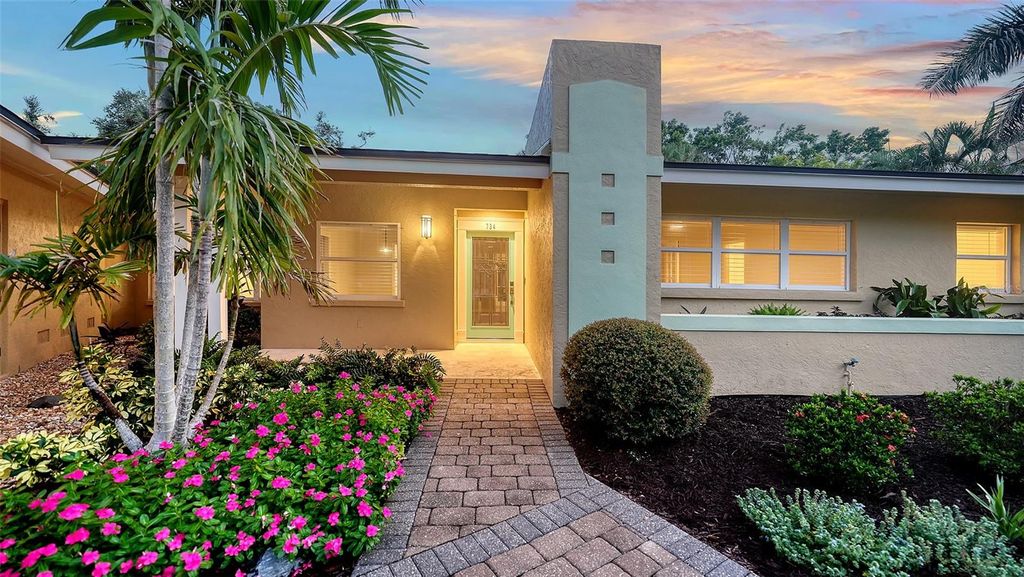 Photo of 734 Indian Beach Circle, Sarasota, FL 34234 (MLS # A4663994)