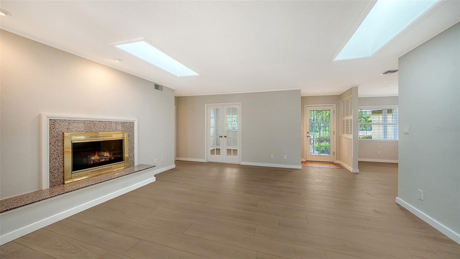 WEST SHORE - Residential