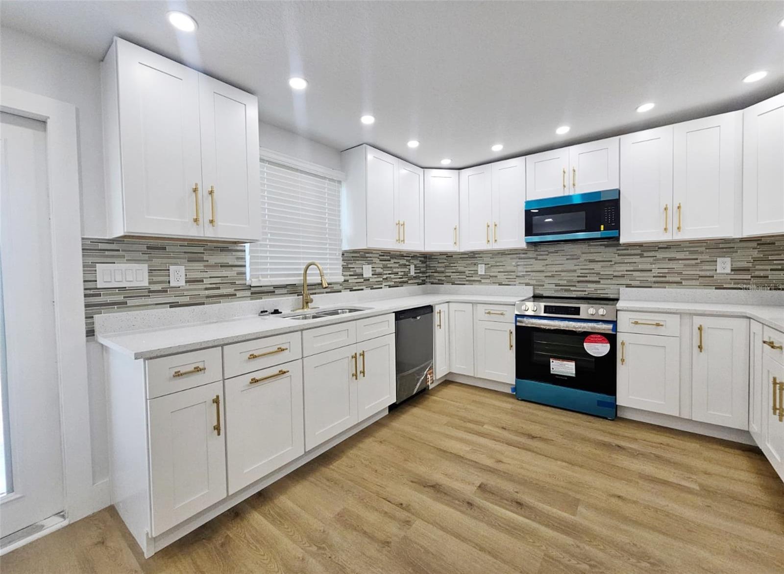 PINE CREST MANOR UNIT 3 - Residential