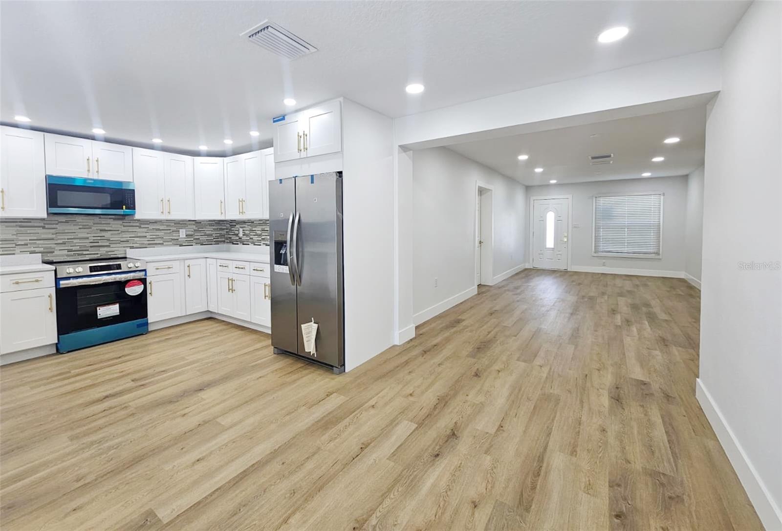 PINE CREST MANOR UNIT 3 - Residential