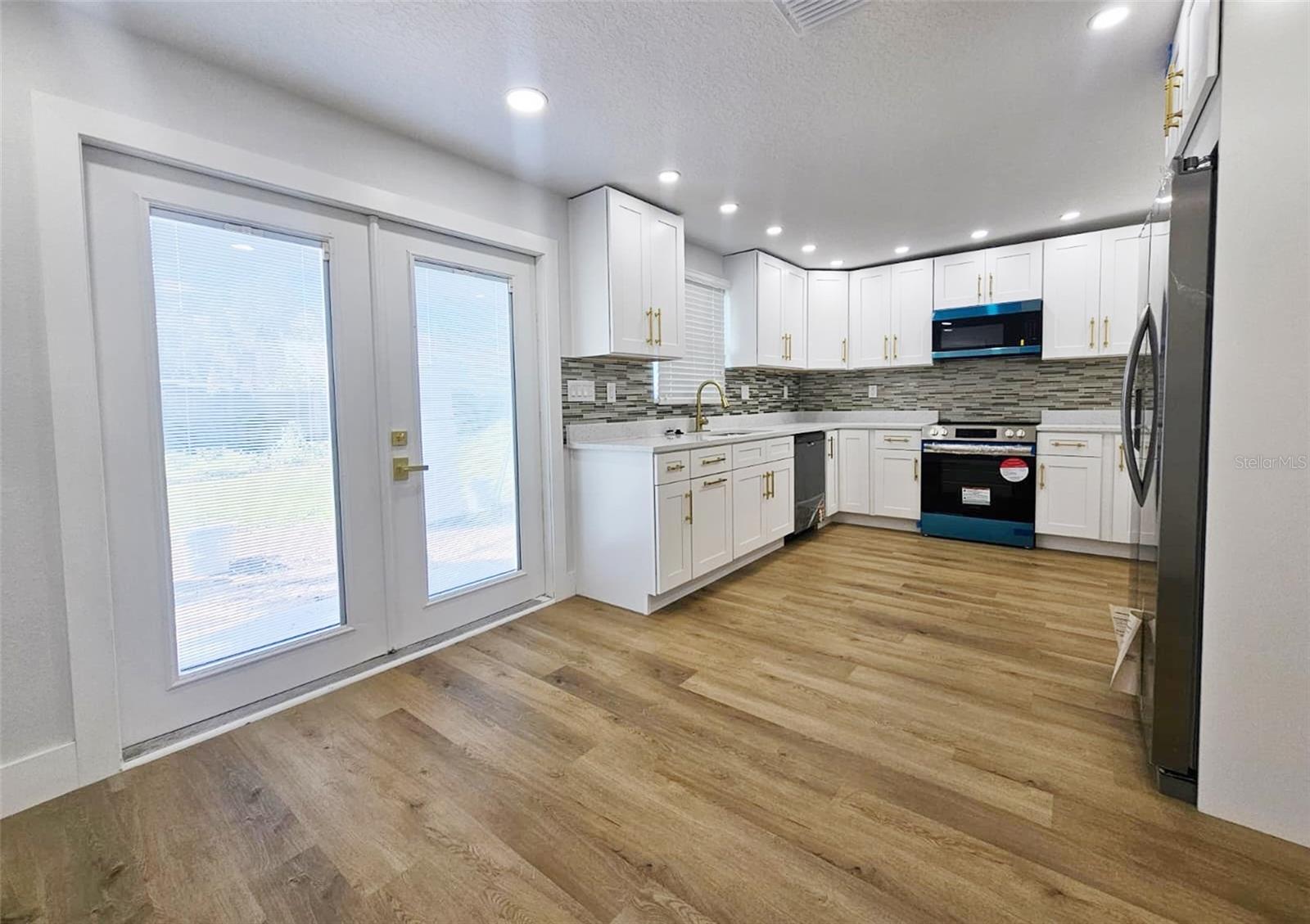 PINE CREST MANOR UNIT 3 - Residential