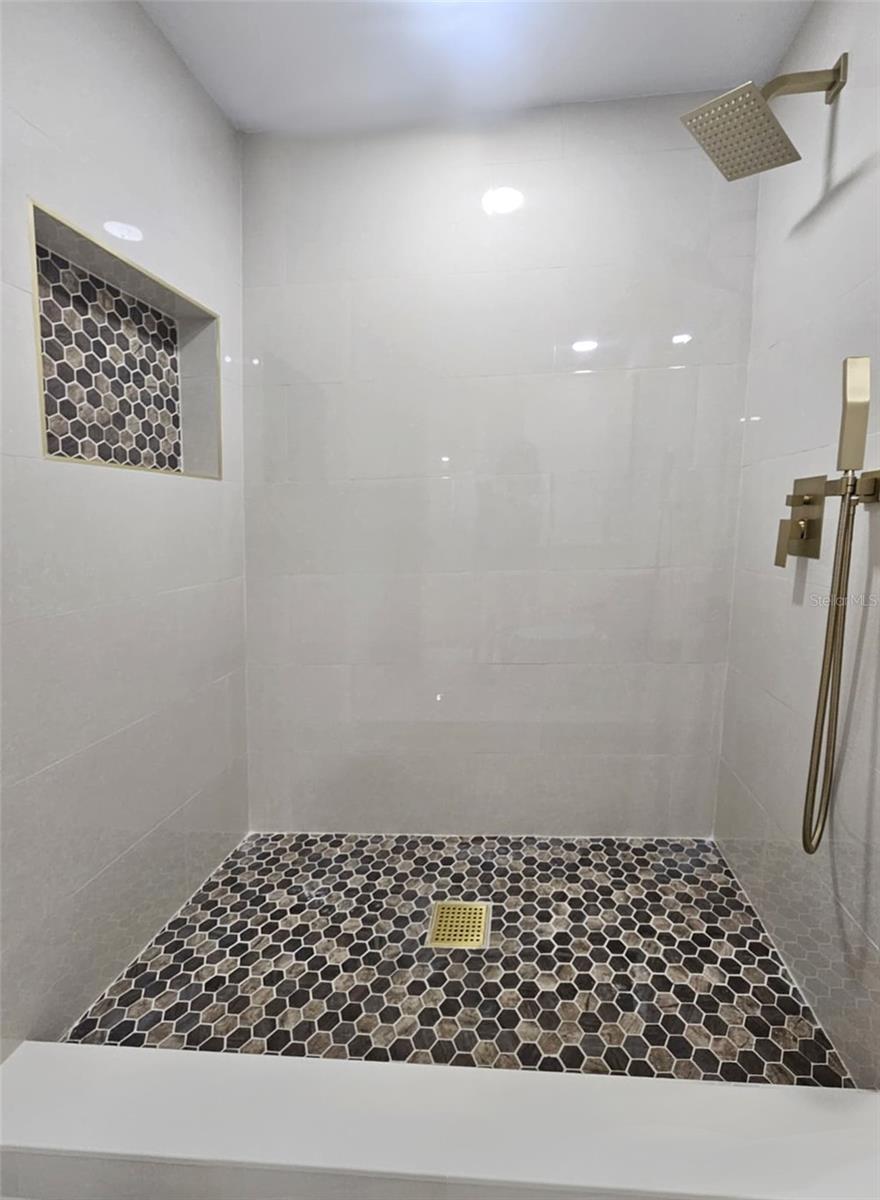 PINE CREST MANOR UNIT 3 - Residential