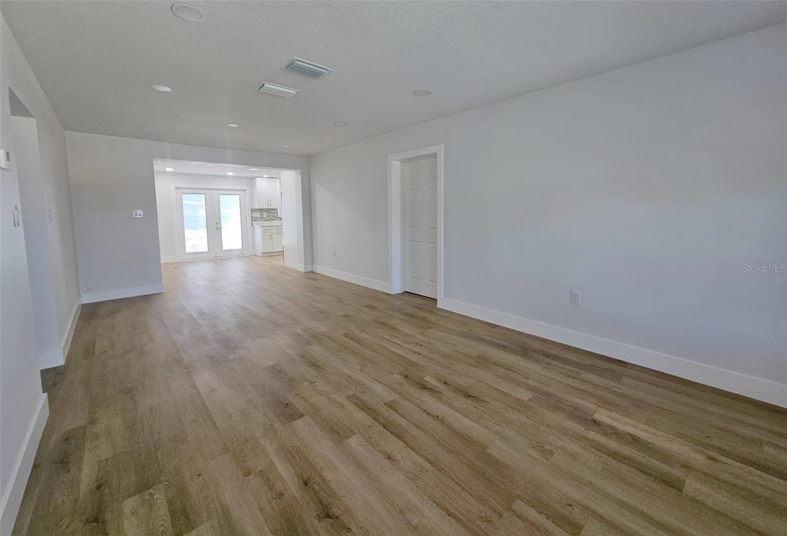 PINE CREST MANOR UNIT 3 - Residential