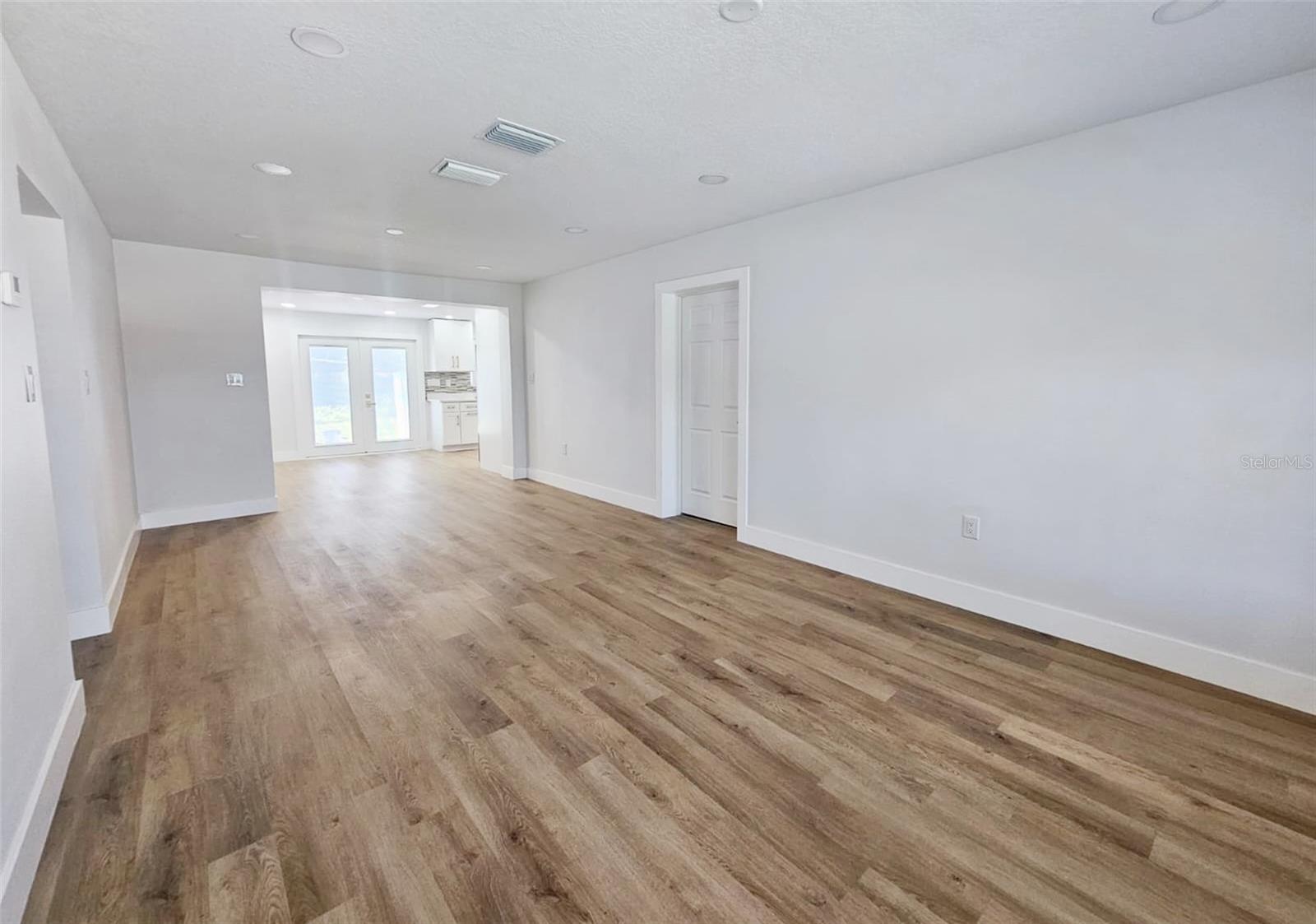 PINE CREST MANOR UNIT 3 - Residential