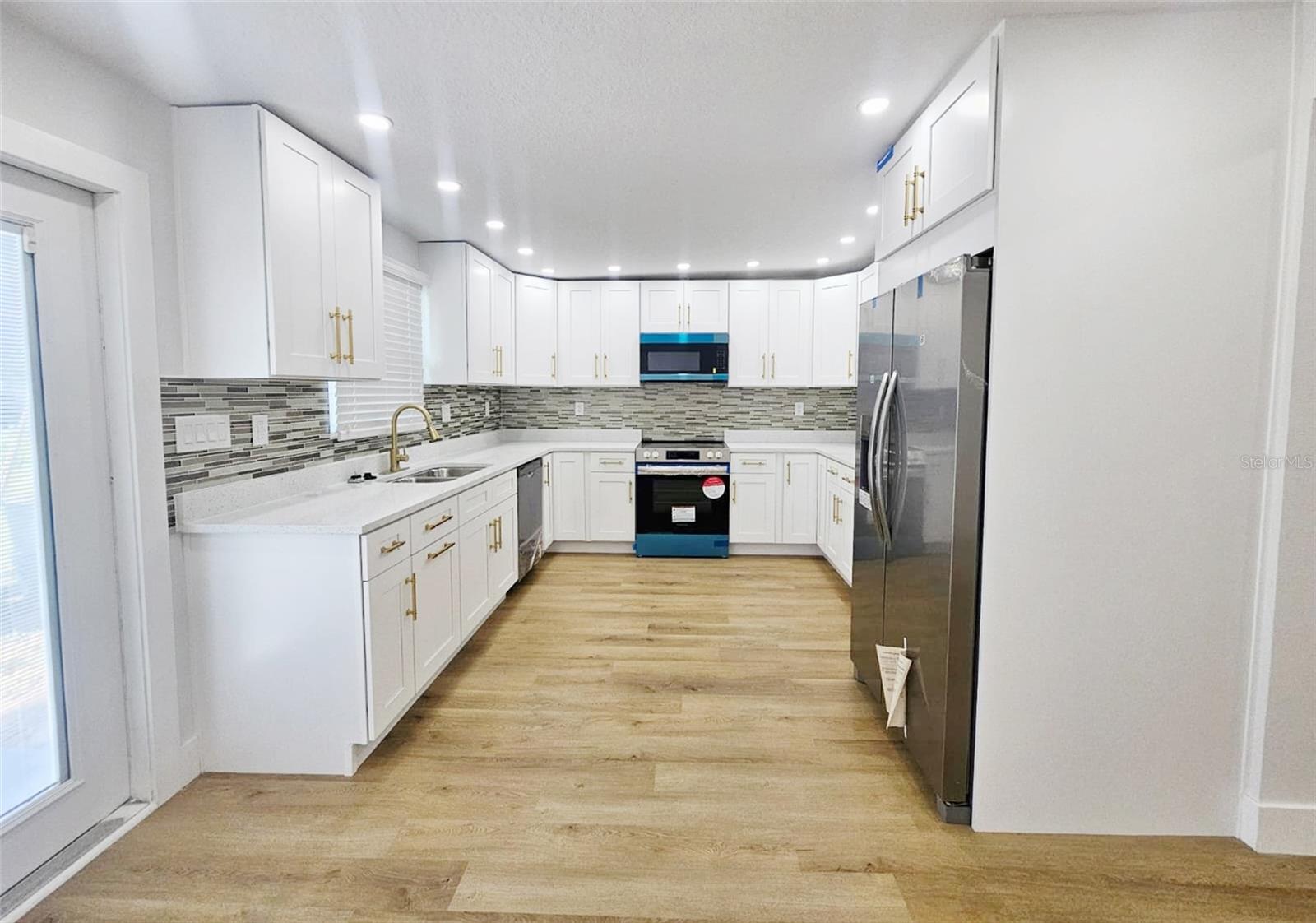 PINE CREST MANOR UNIT 3 - Residential