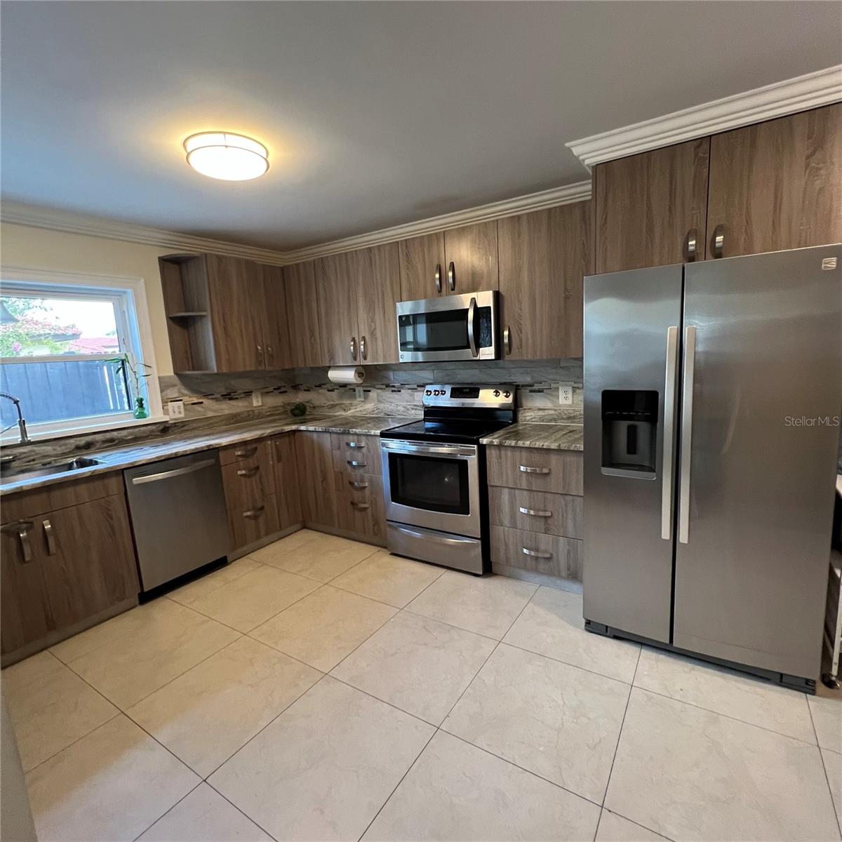 543 HUNTER CIRCLE