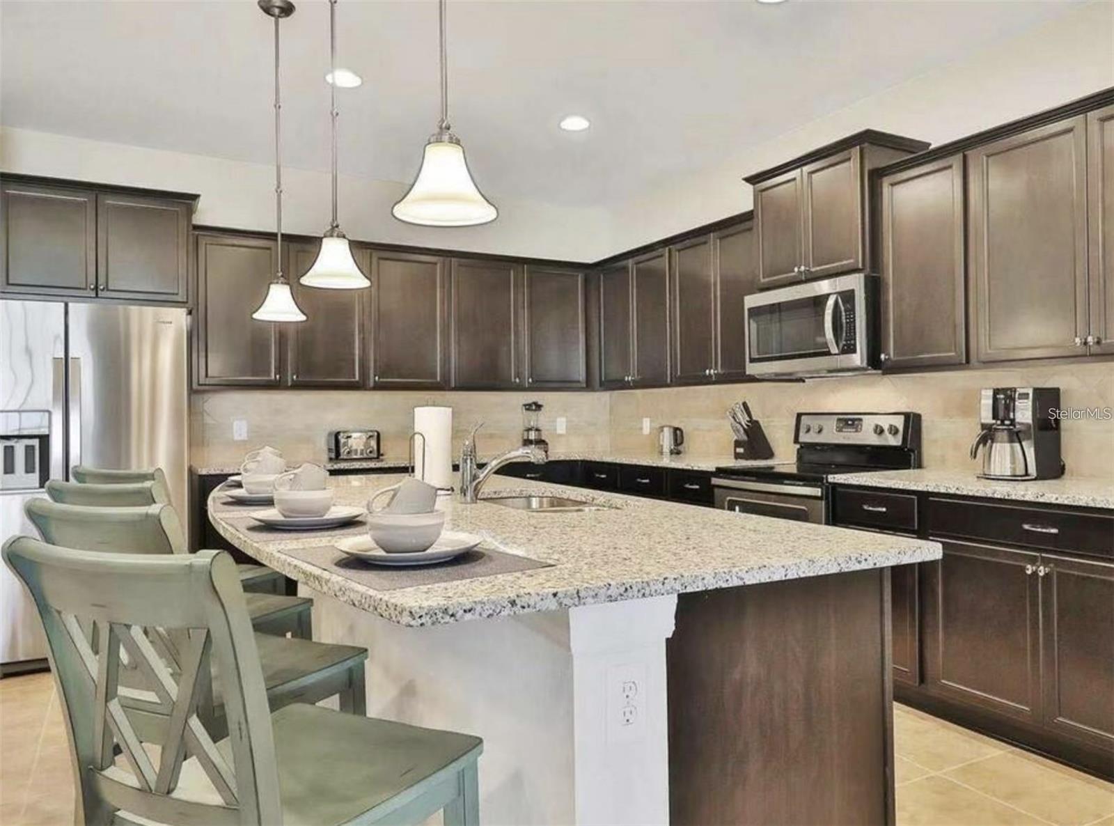 WINDSOR AT WESTSIDE - Residential