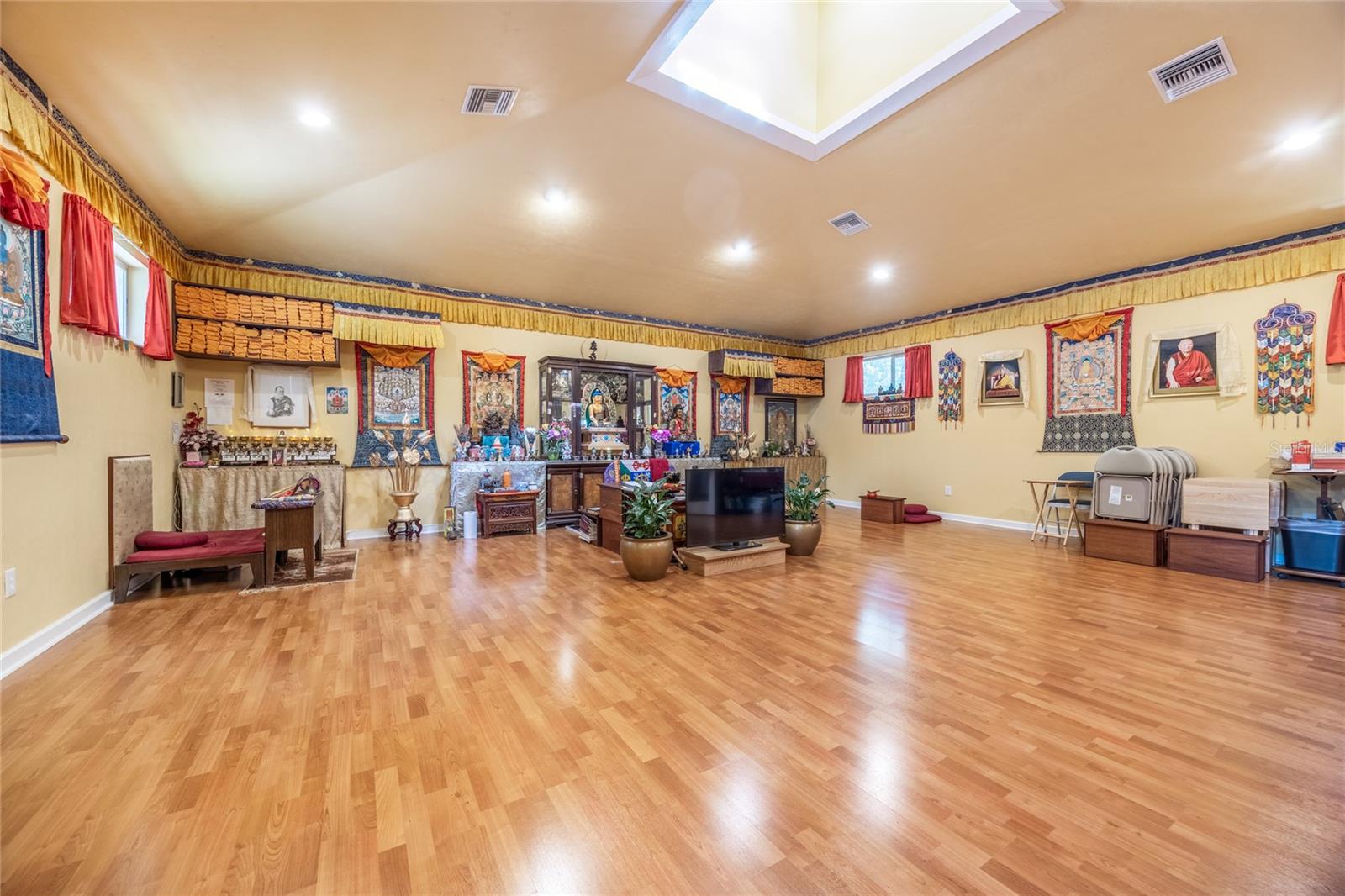 FLORIDA TERRACE - Commercial Sale