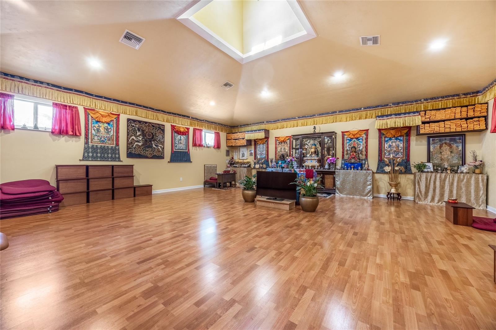 FLORIDA TERRACE - Commercial Sale