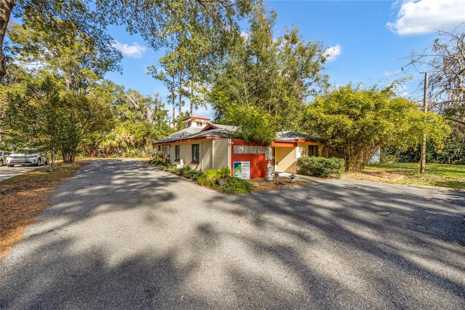 FLORIDA TERRACE - Commercial Sale