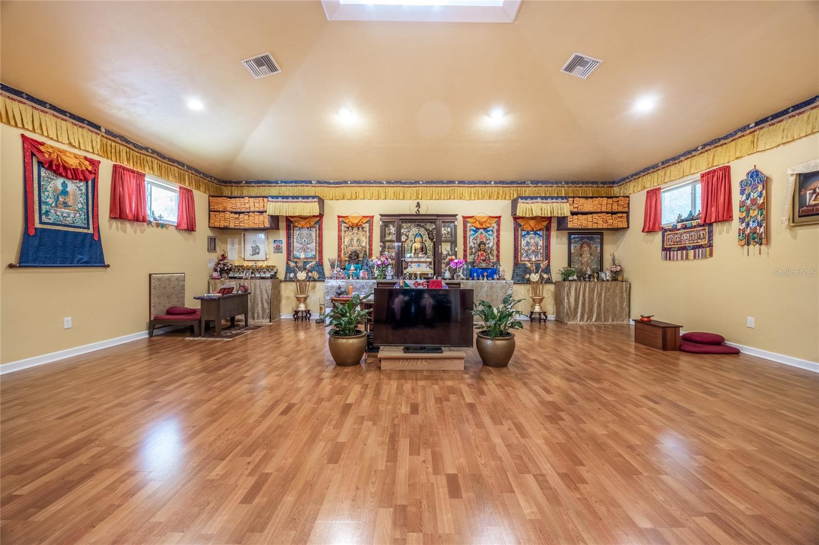 FLORIDA TERRACE - Commercial Sale