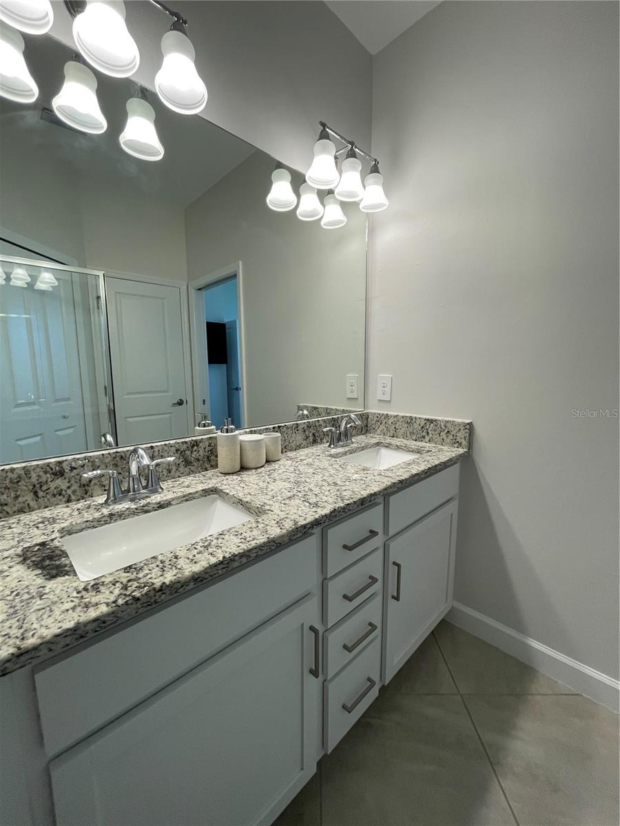 LORRAINE LAKES PH I - Residential Lease