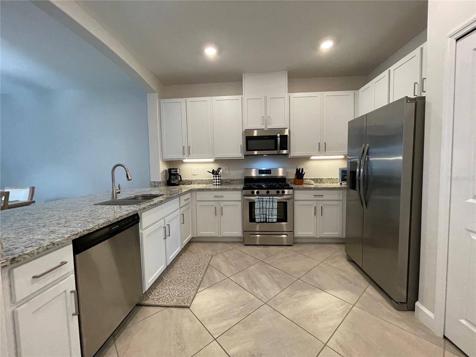 LORRAINE LAKES PH I - Residential Lease