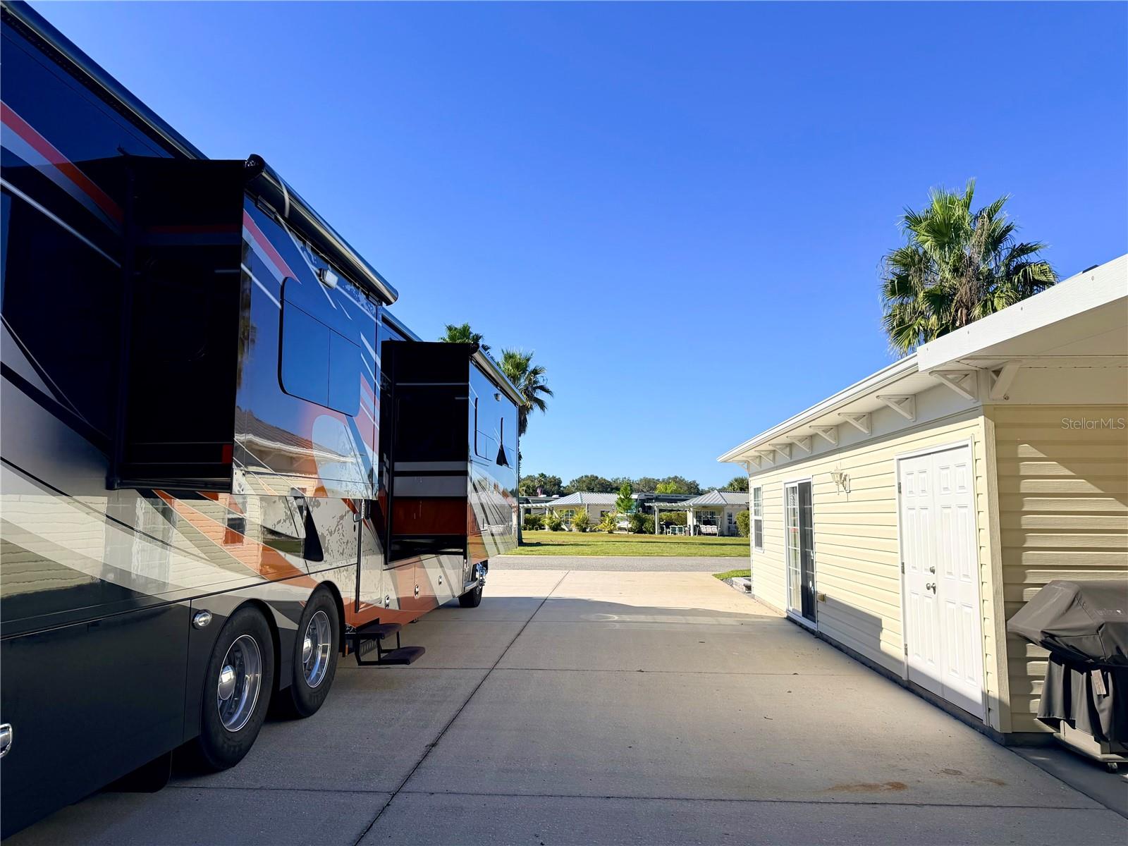 FLORIDA GRANDE MOTOR COACH RESIDENCE - Land