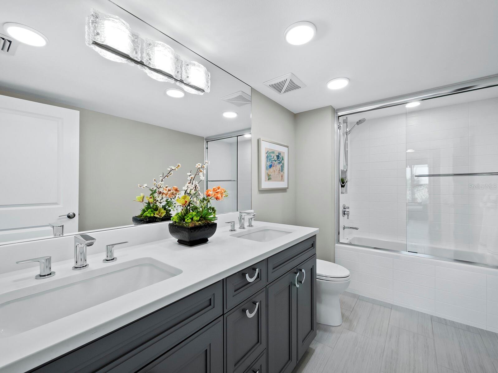 LONGBOAT KEY TOWERS - Residential