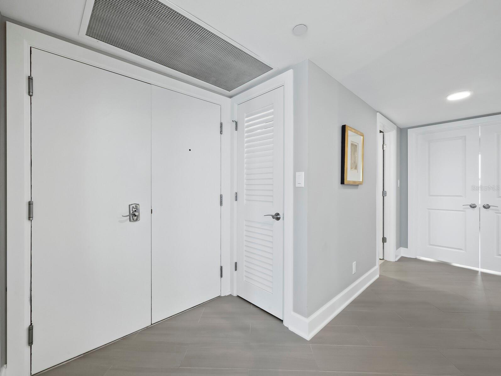 LONGBOAT KEY TOWERS - Residential