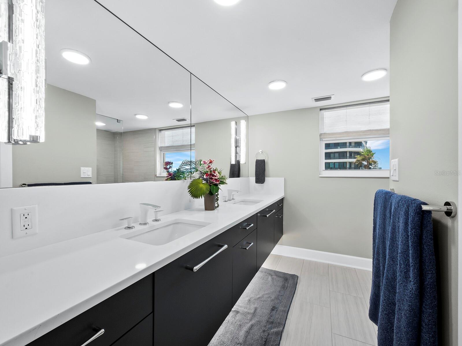 LONGBOAT KEY TOWERS - Residential