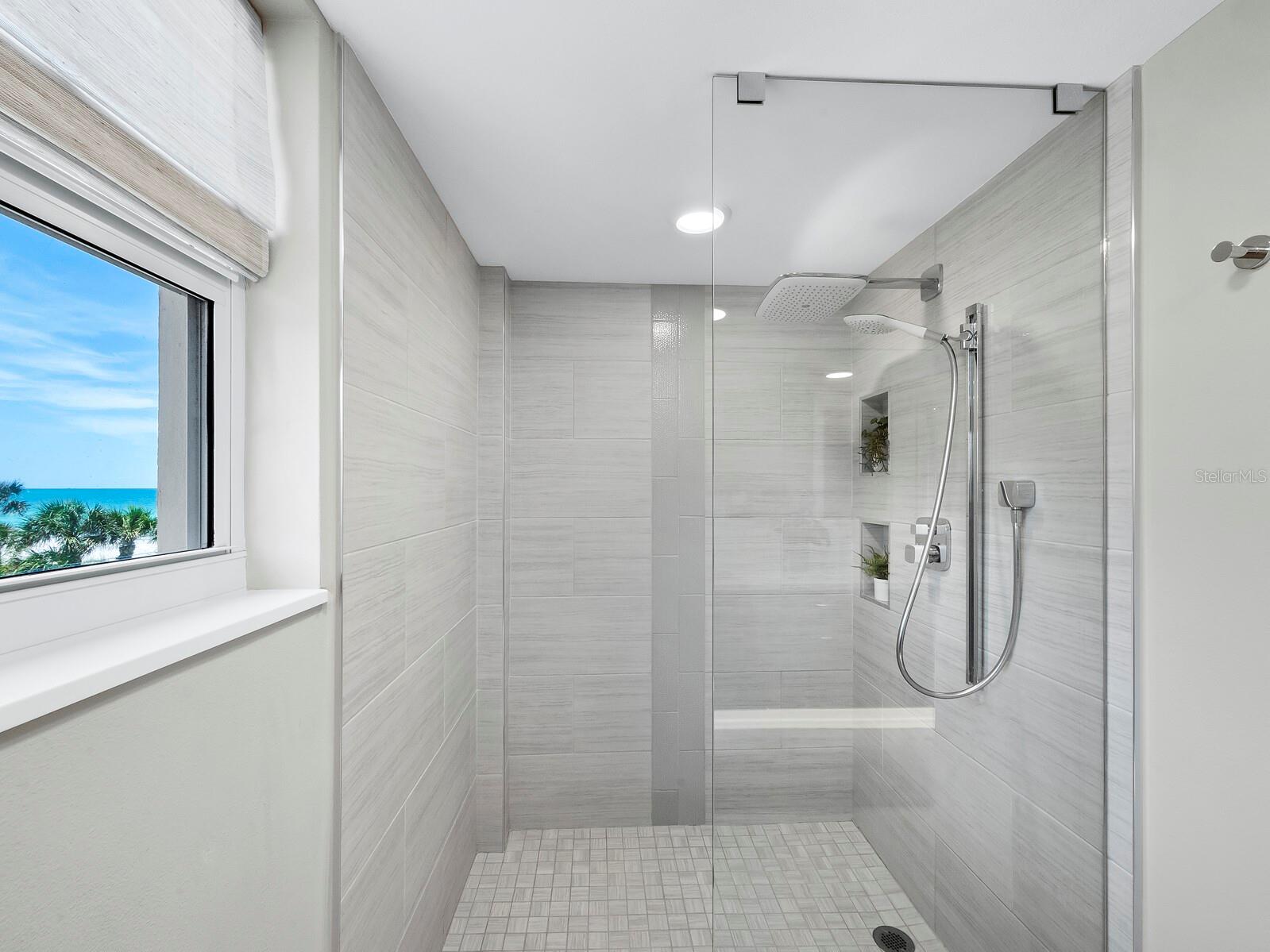 LONGBOAT KEY TOWERS - Residential