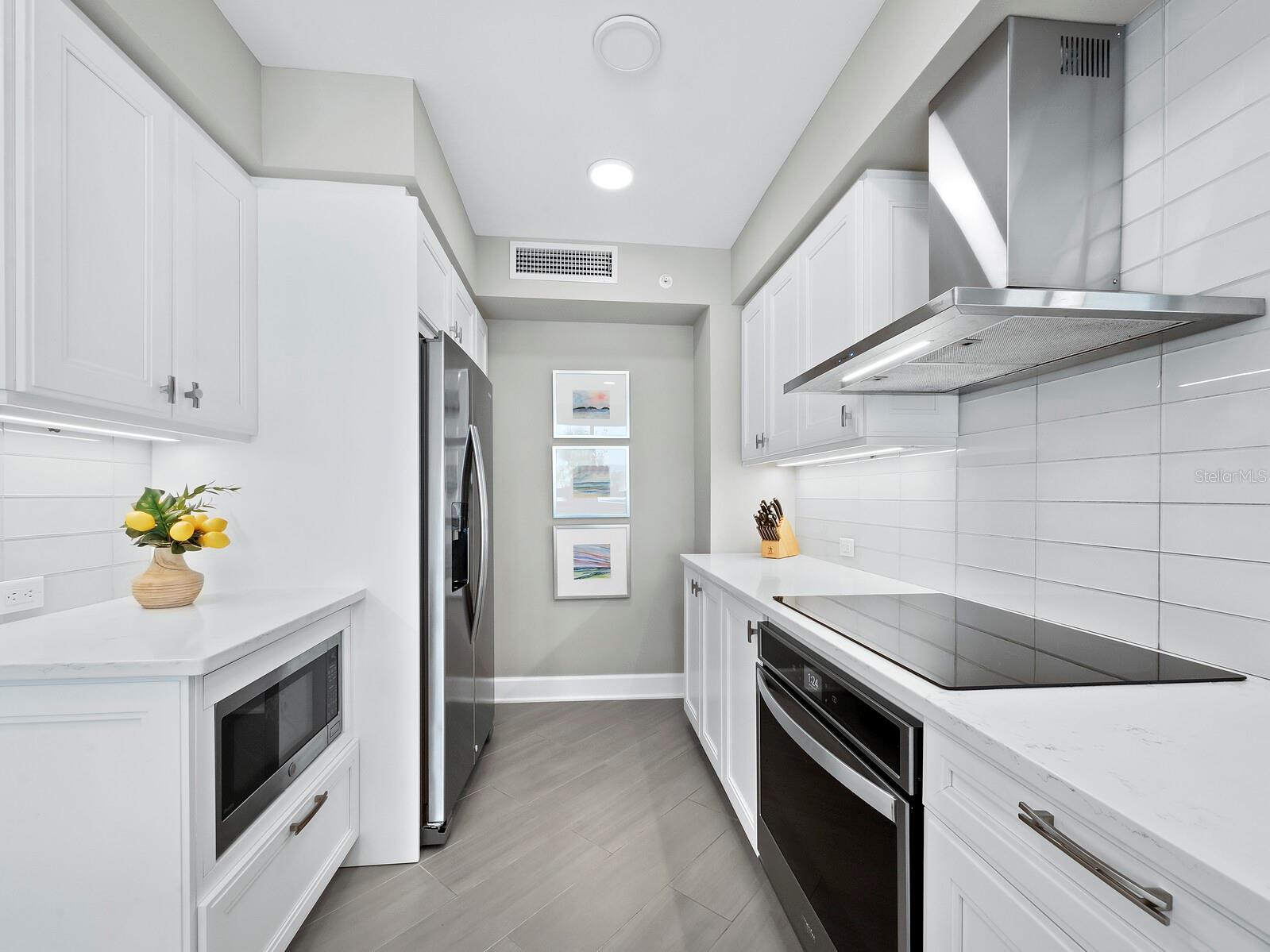 LONGBOAT KEY TOWERS - Residential