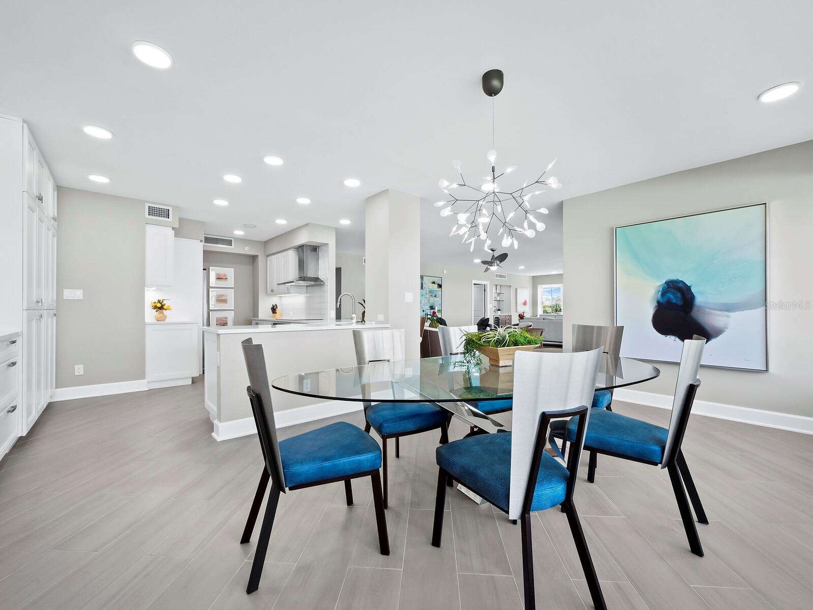 LONGBOAT KEY TOWERS - Residential