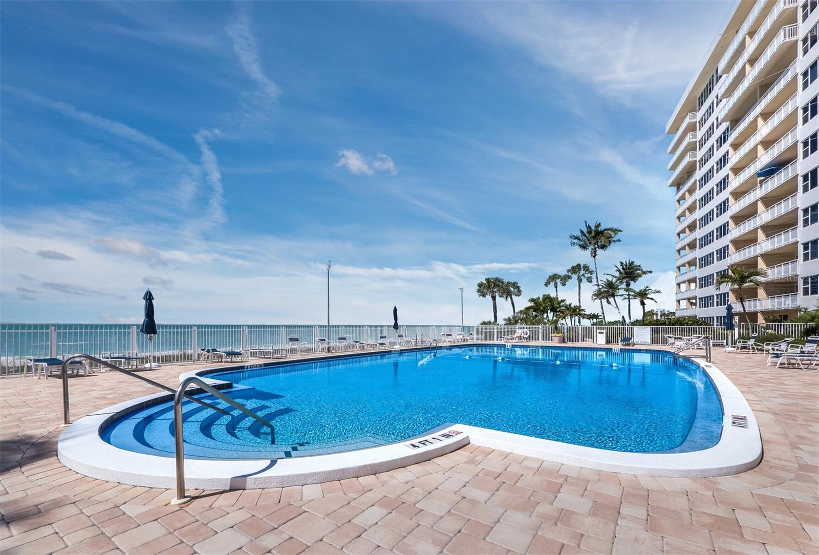 LONGBOAT KEY TOWERS - Residential