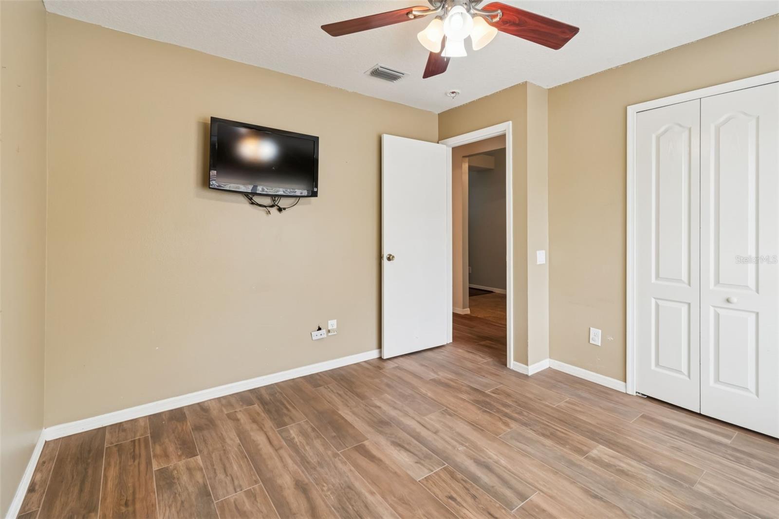 CALUSA TRACE UNIT IX PH II - Residential