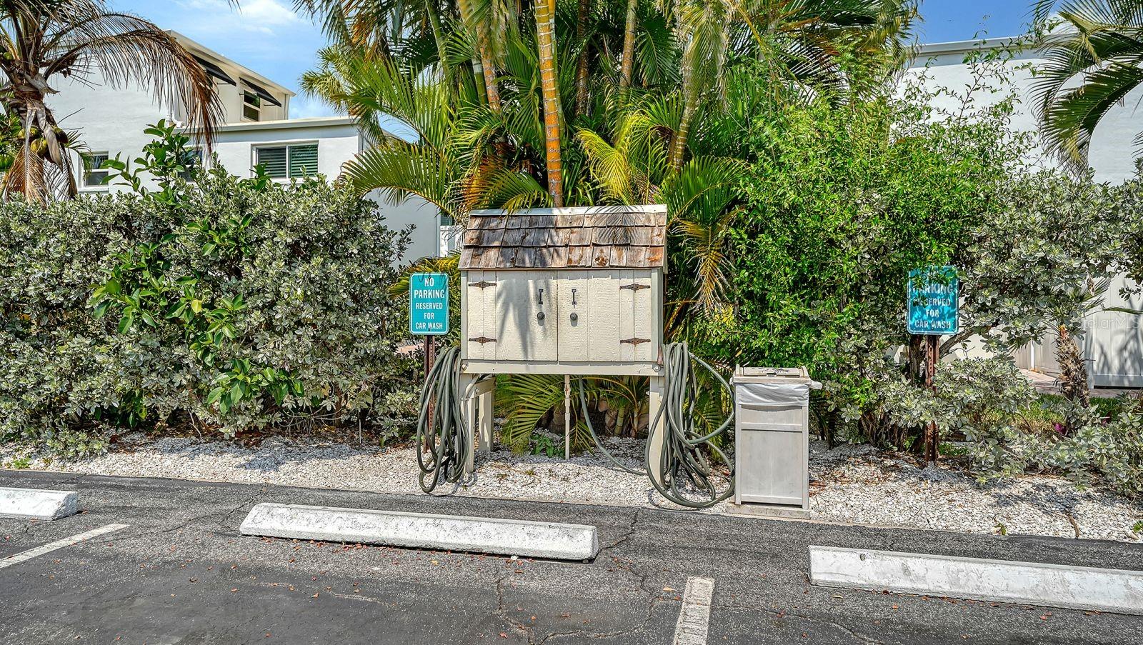 SUTTON PLACE - Residential