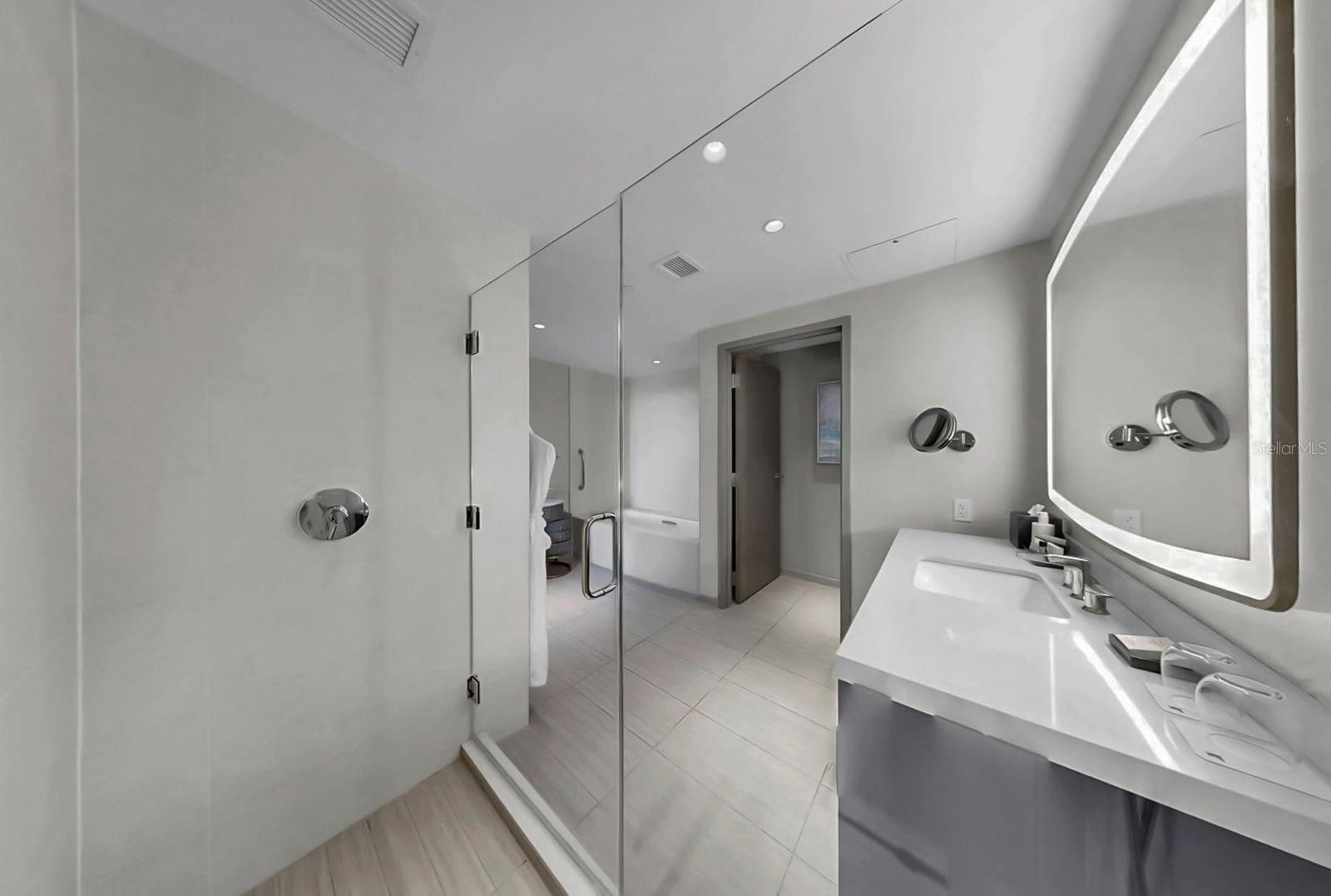 ENCHANTMENT CLEARWATER BEACH HOTEL CONDO - Residential