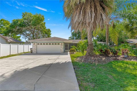 A home in TAVARES