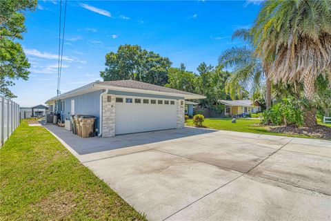 A home in TAVARES