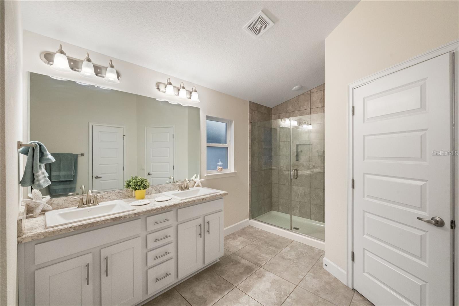 HIGHLANDS PH 01 - Residential Lease