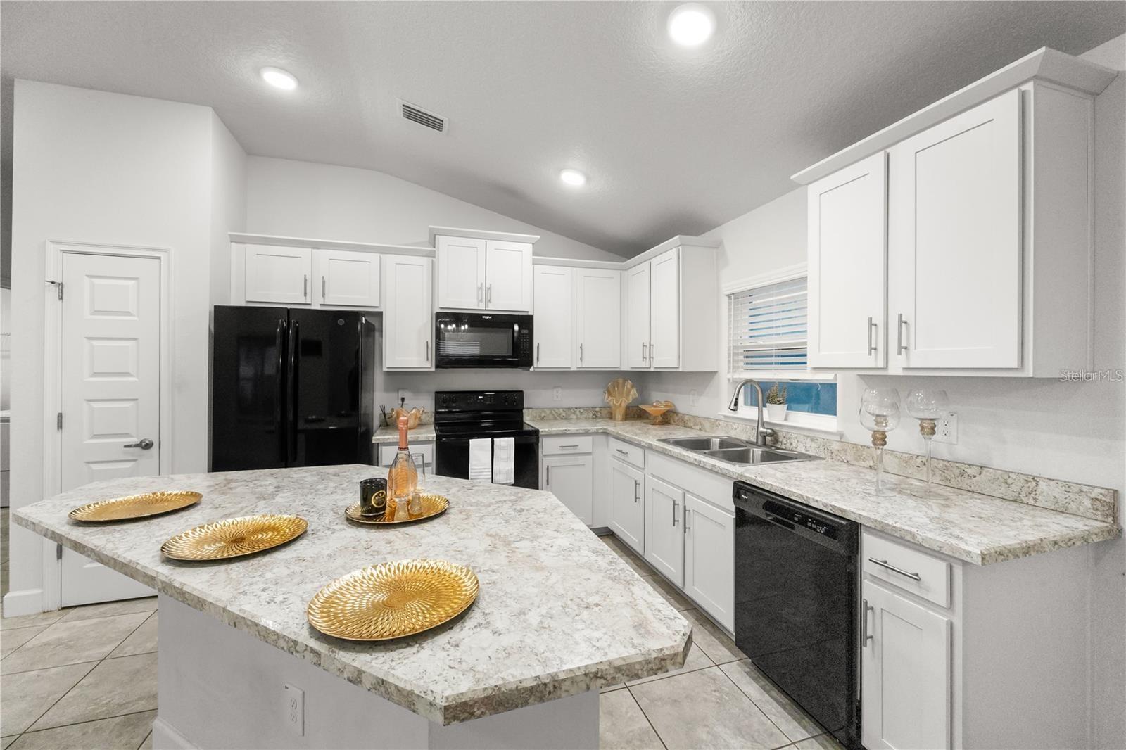 HIGHLANDS PH 01 - Residential Lease