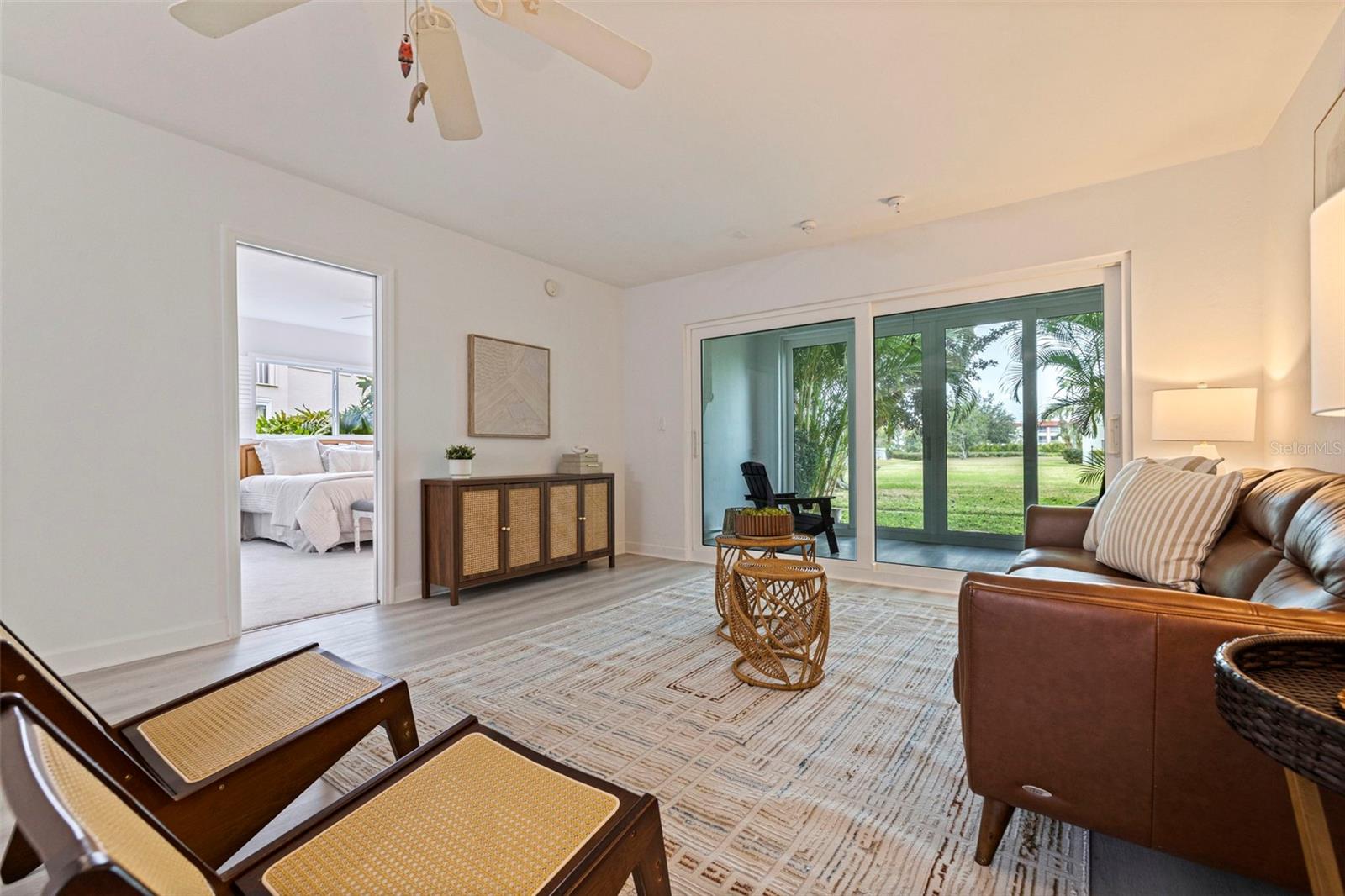 LAKE OVERLOOK APTS - Residential