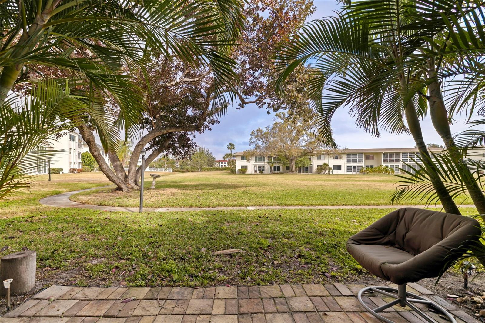 LAKE OVERLOOK APTS - Residential