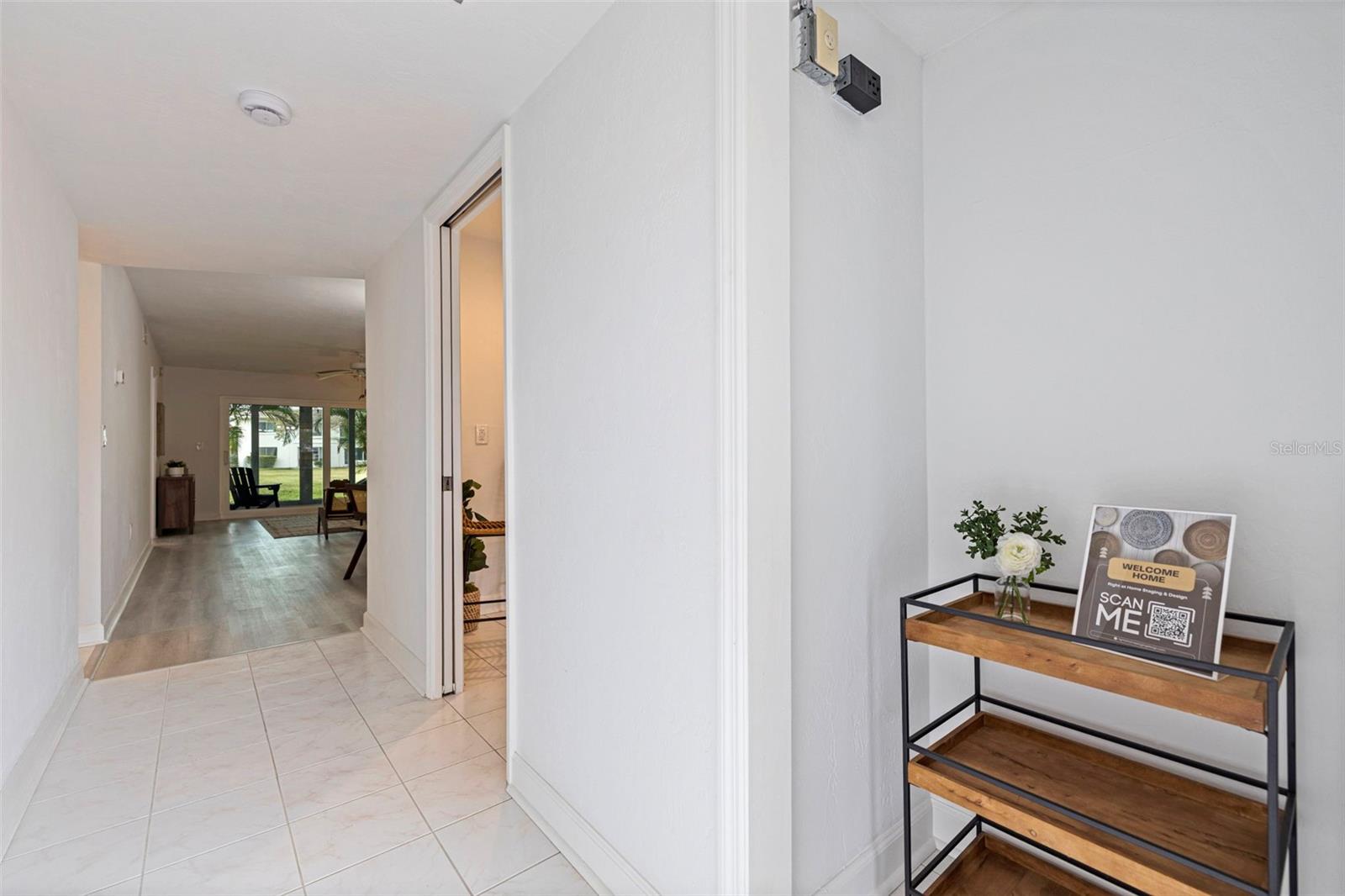 LAKE OVERLOOK APTS - Residential