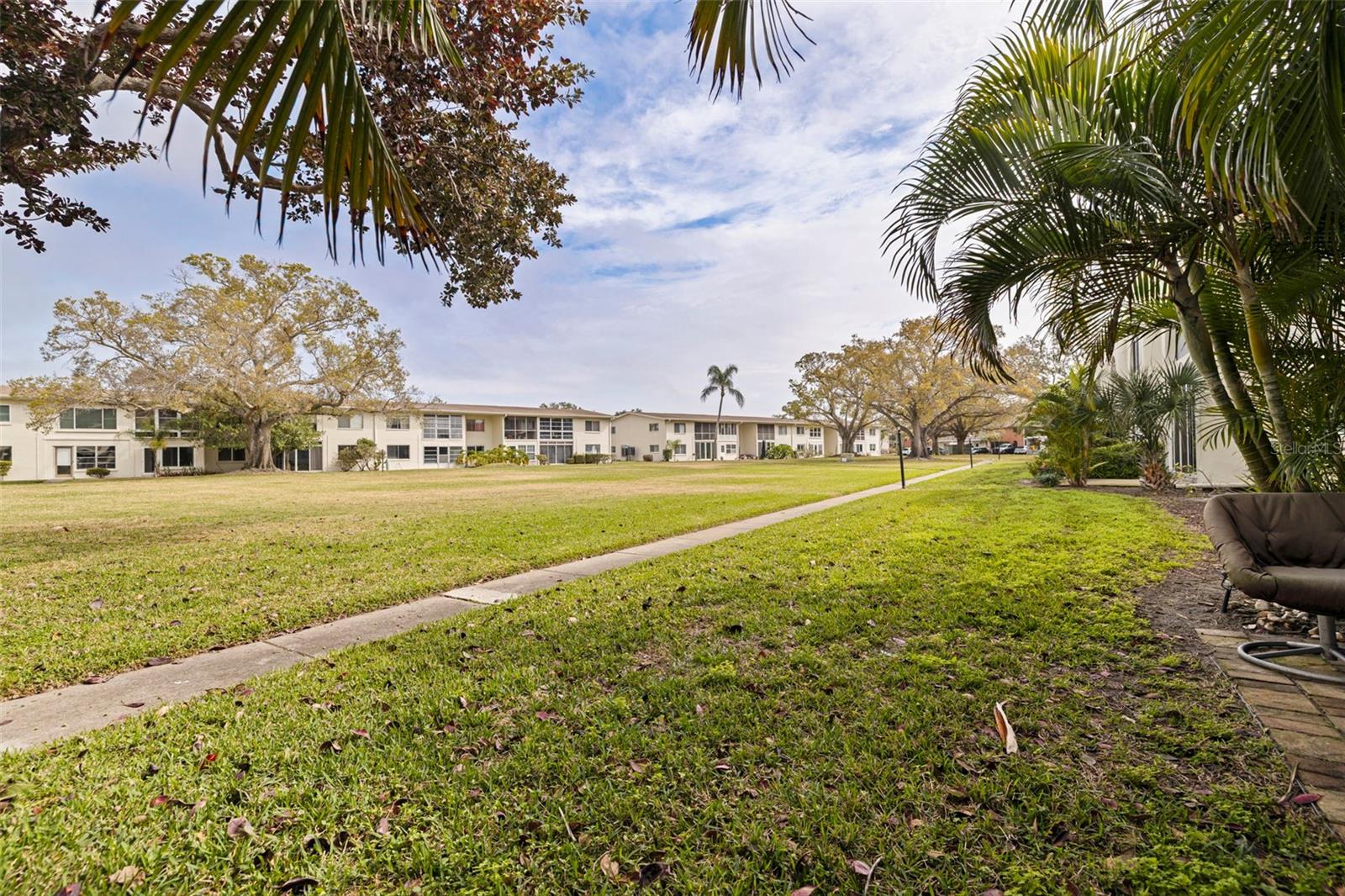 LAKE OVERLOOK APTS - Residential