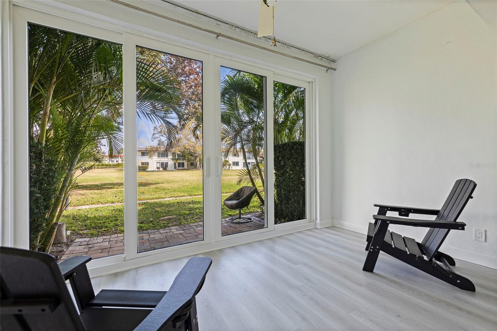 LAKE OVERLOOK APTS - Residential