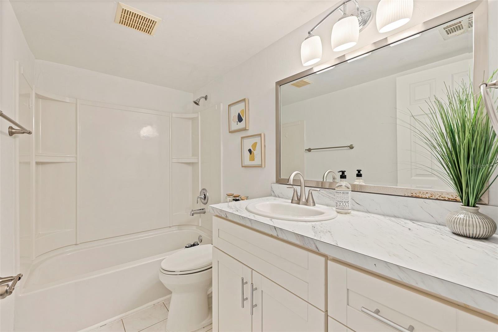 LAKE OVERLOOK APTS - Residential