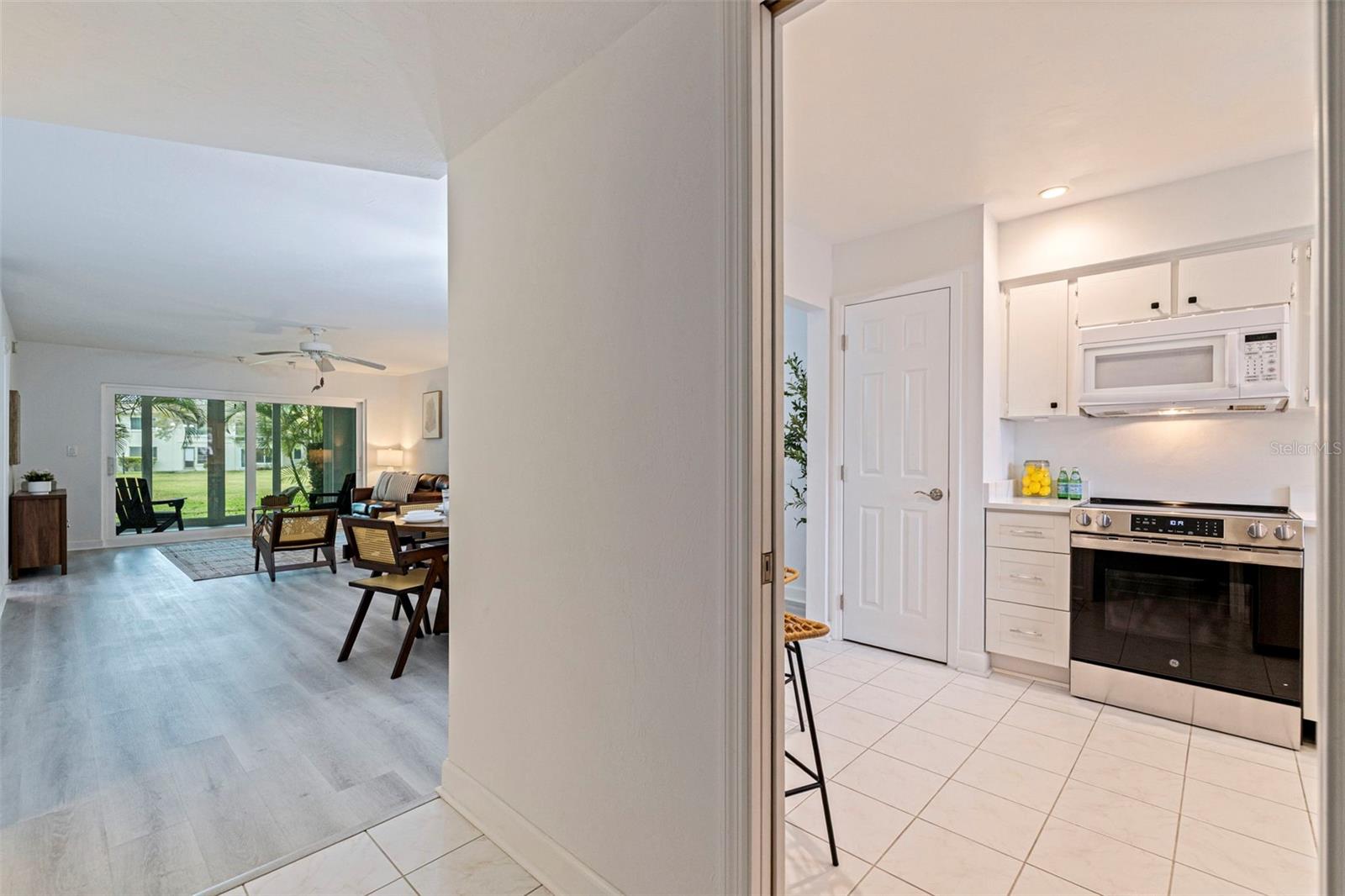 LAKE OVERLOOK APTS - Residential