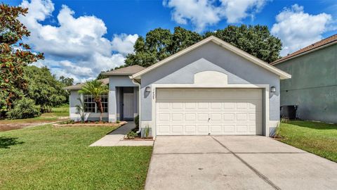 Photo of 1429 Country Chase Drive, Lakeland, FL 33810 (MLS # TB8426524) Photo of 1429 Country Chase Drive, Lakeland, FL 33810 (MLS # TB8426524)