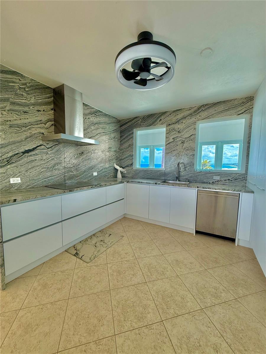 URB. LAS PALMAS - Residential