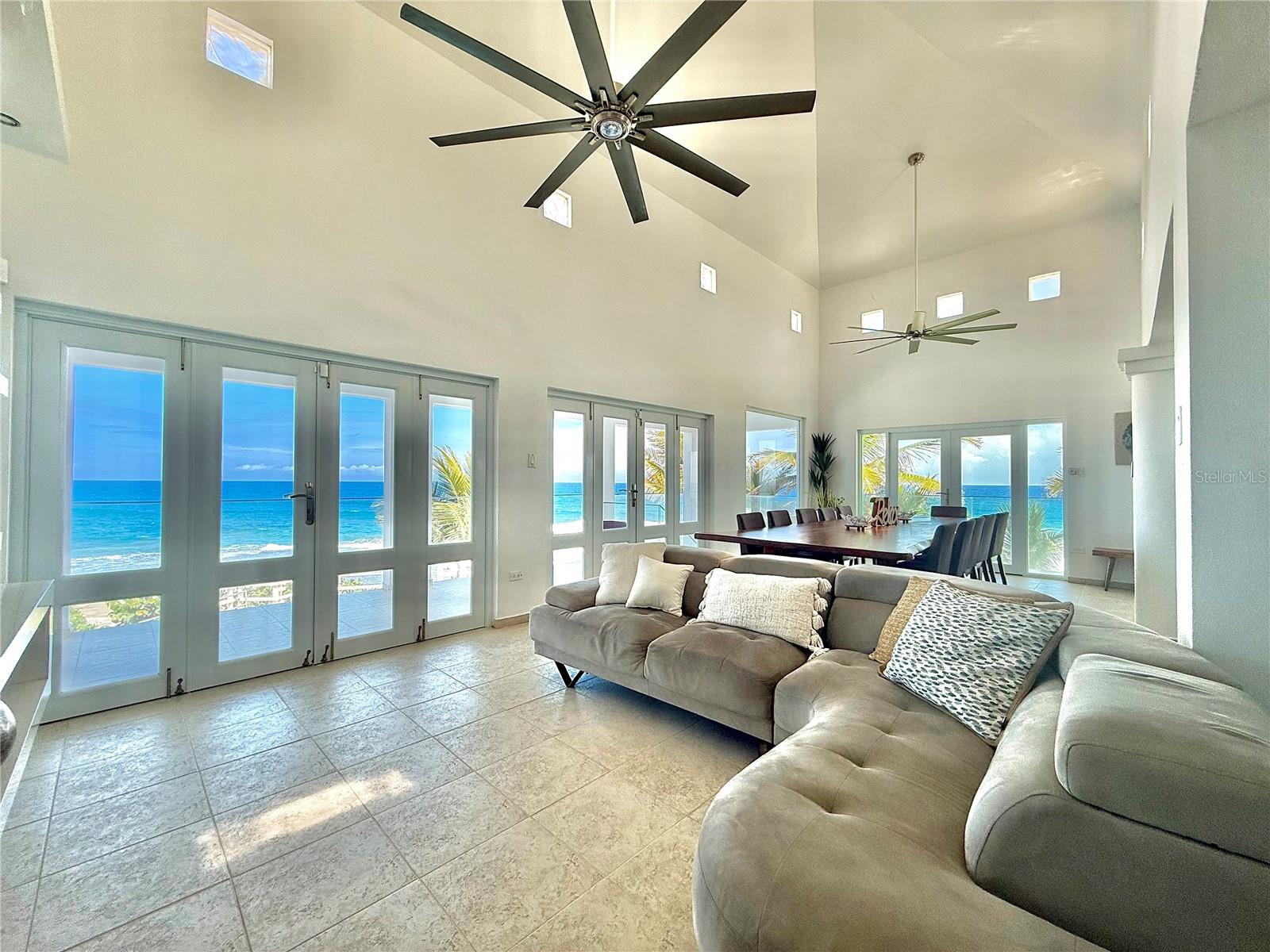 URB. LAS PALMAS - Residential