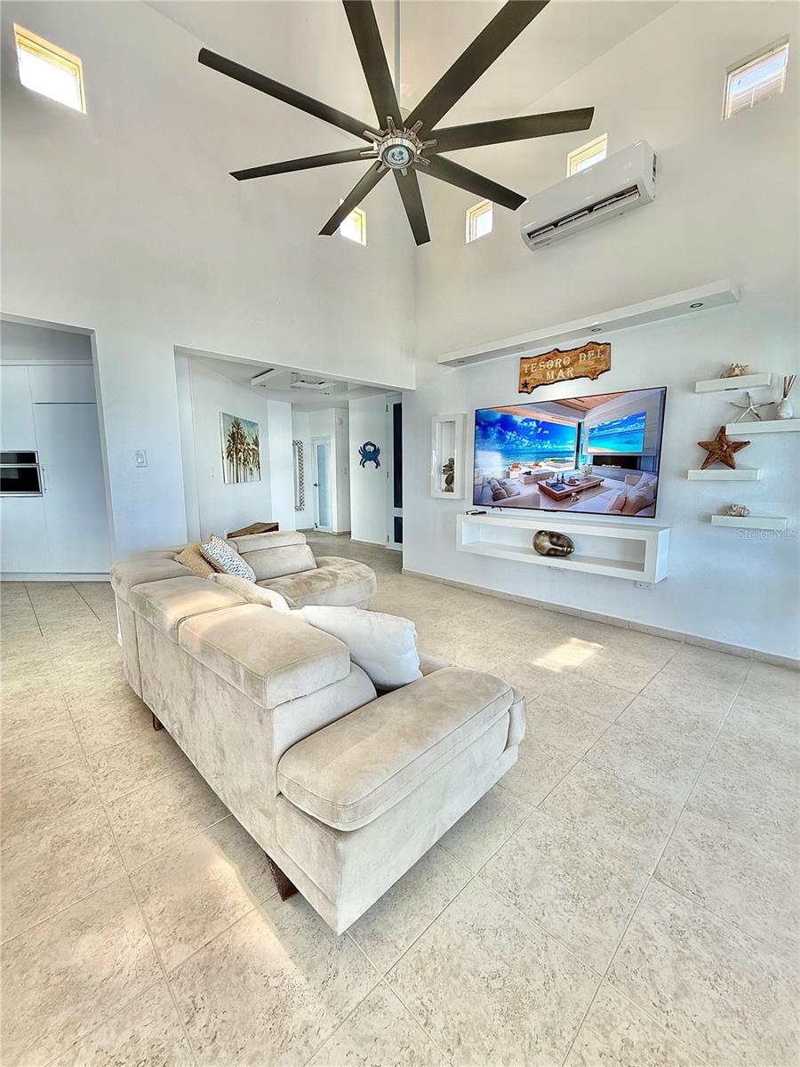 URB. LAS PALMAS - Residential