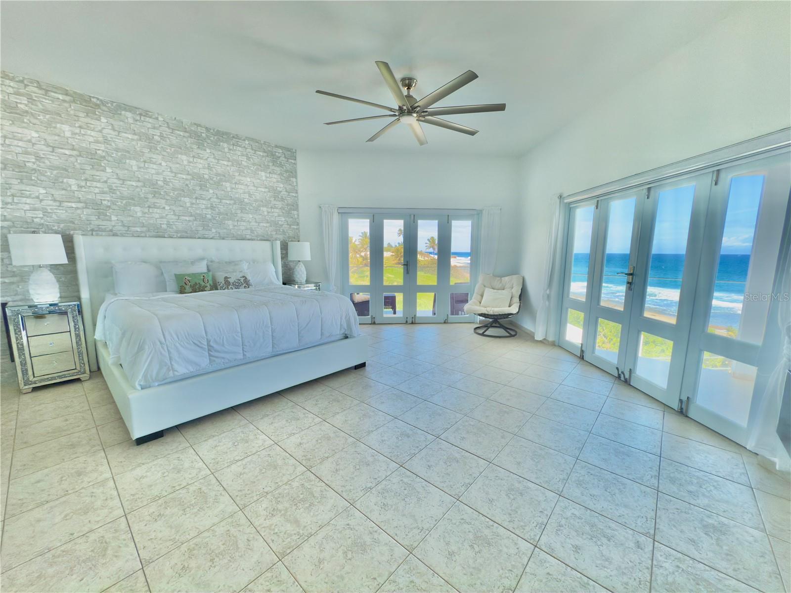 URB. LAS PALMAS - Residential