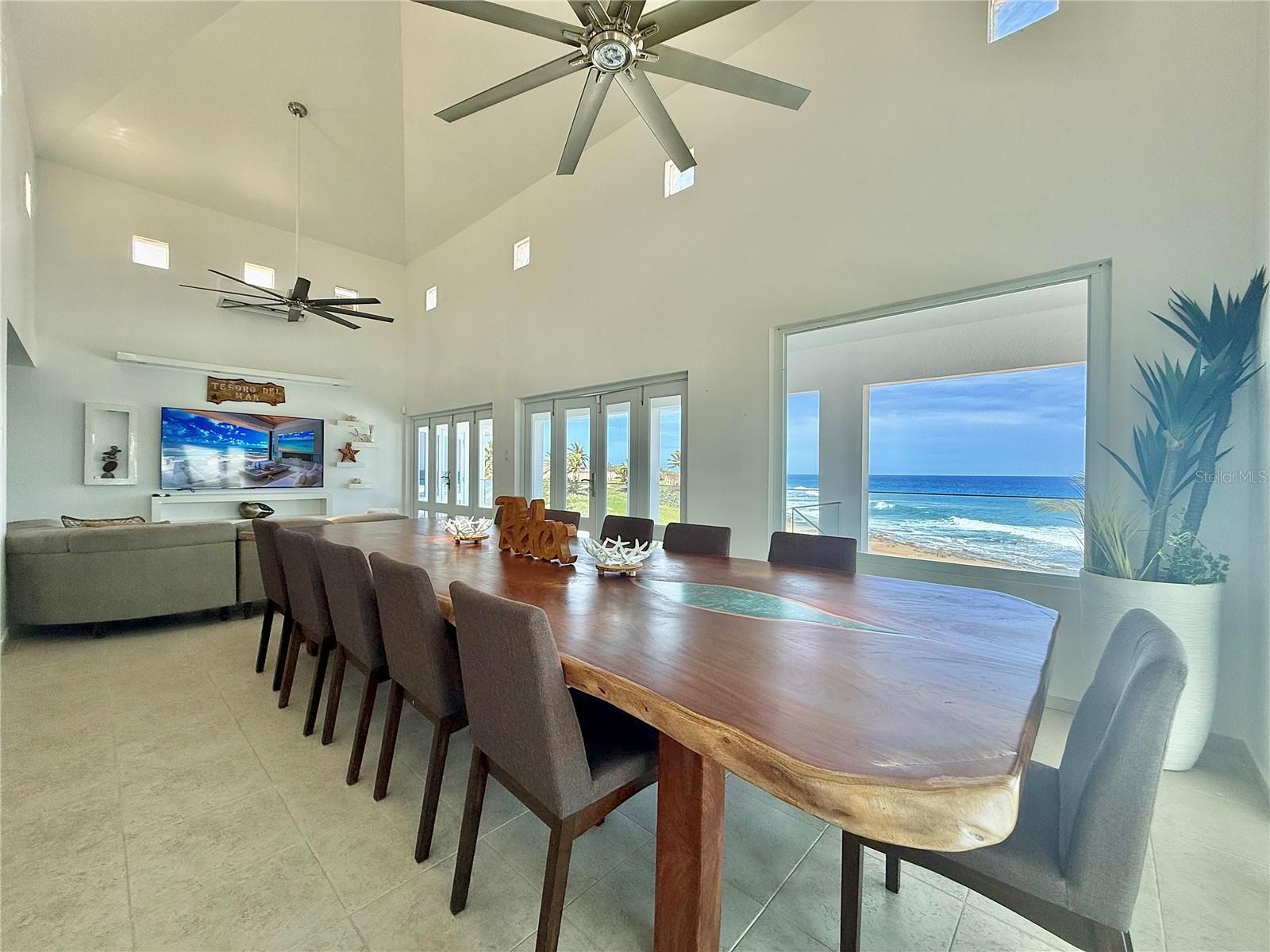 URB. LAS PALMAS - Residential