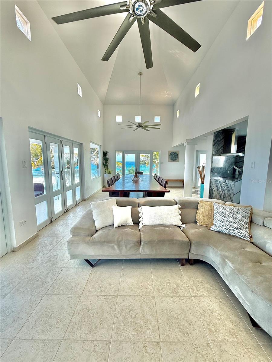 URB. LAS PALMAS - Residential