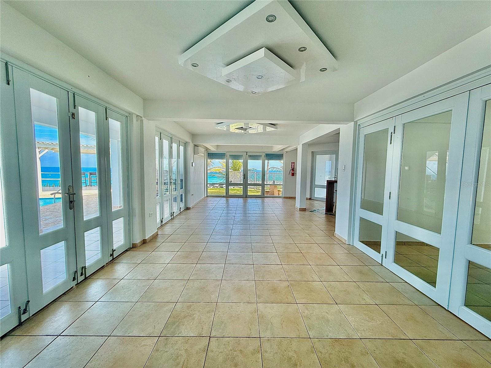 URB. LAS PALMAS - Residential