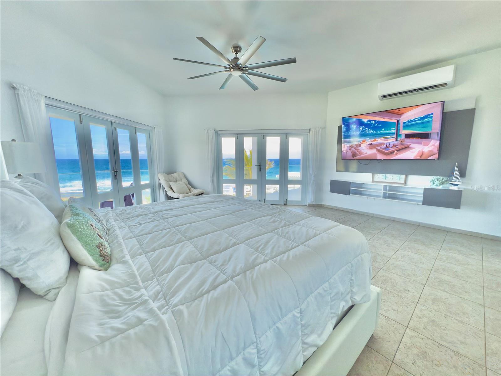 URB. LAS PALMAS - Residential