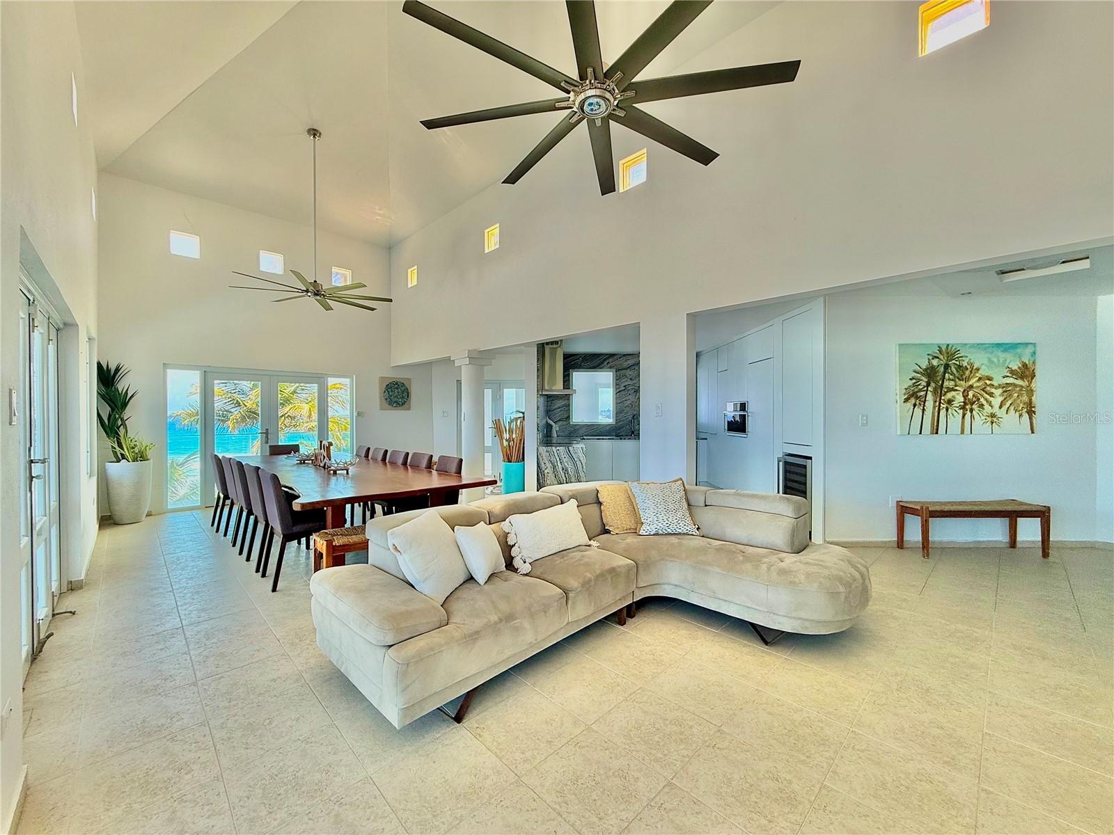 URB. LAS PALMAS - Residential